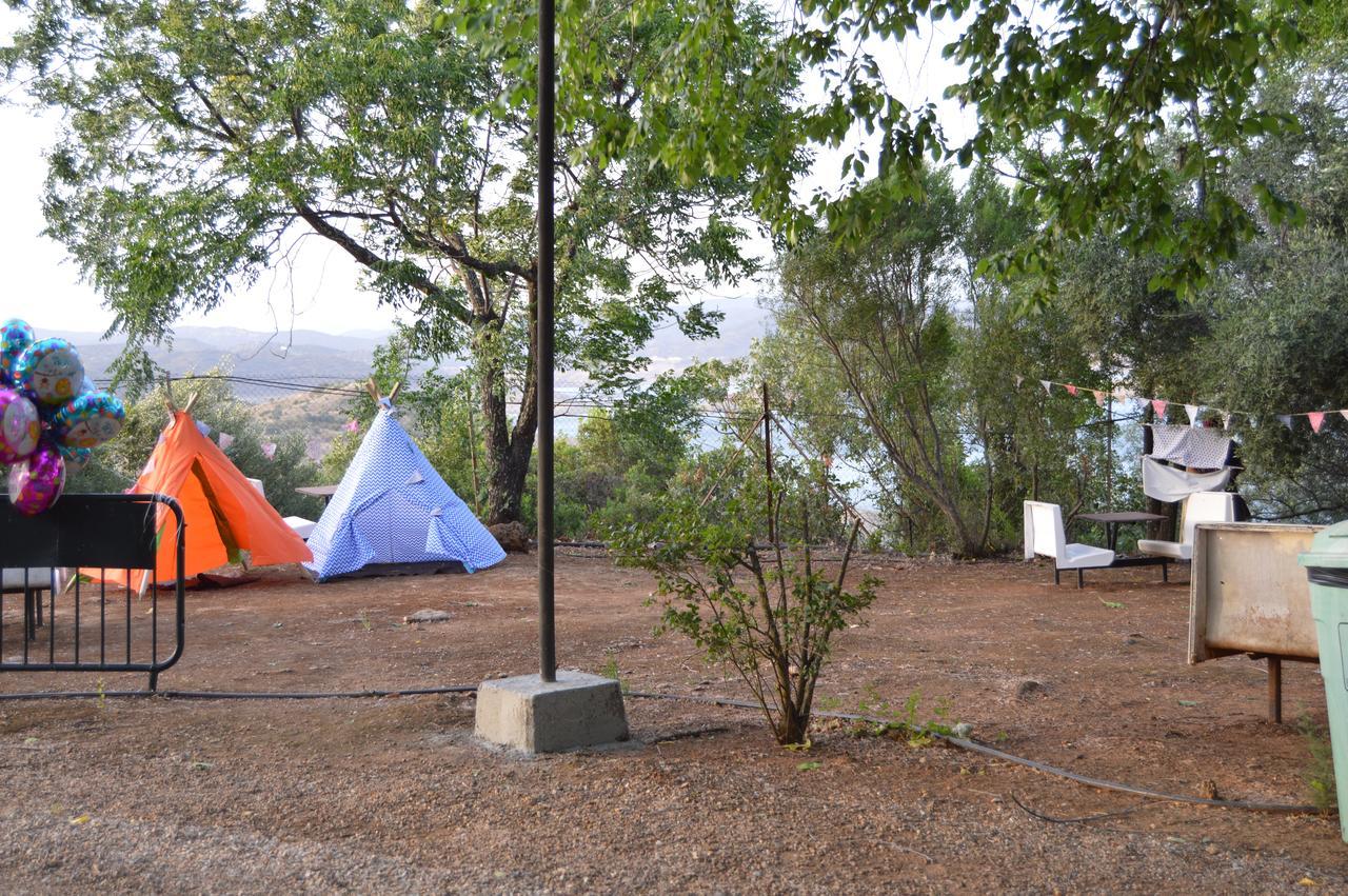 Camping La Brena Hotel Almodóvar del Río Esterno foto